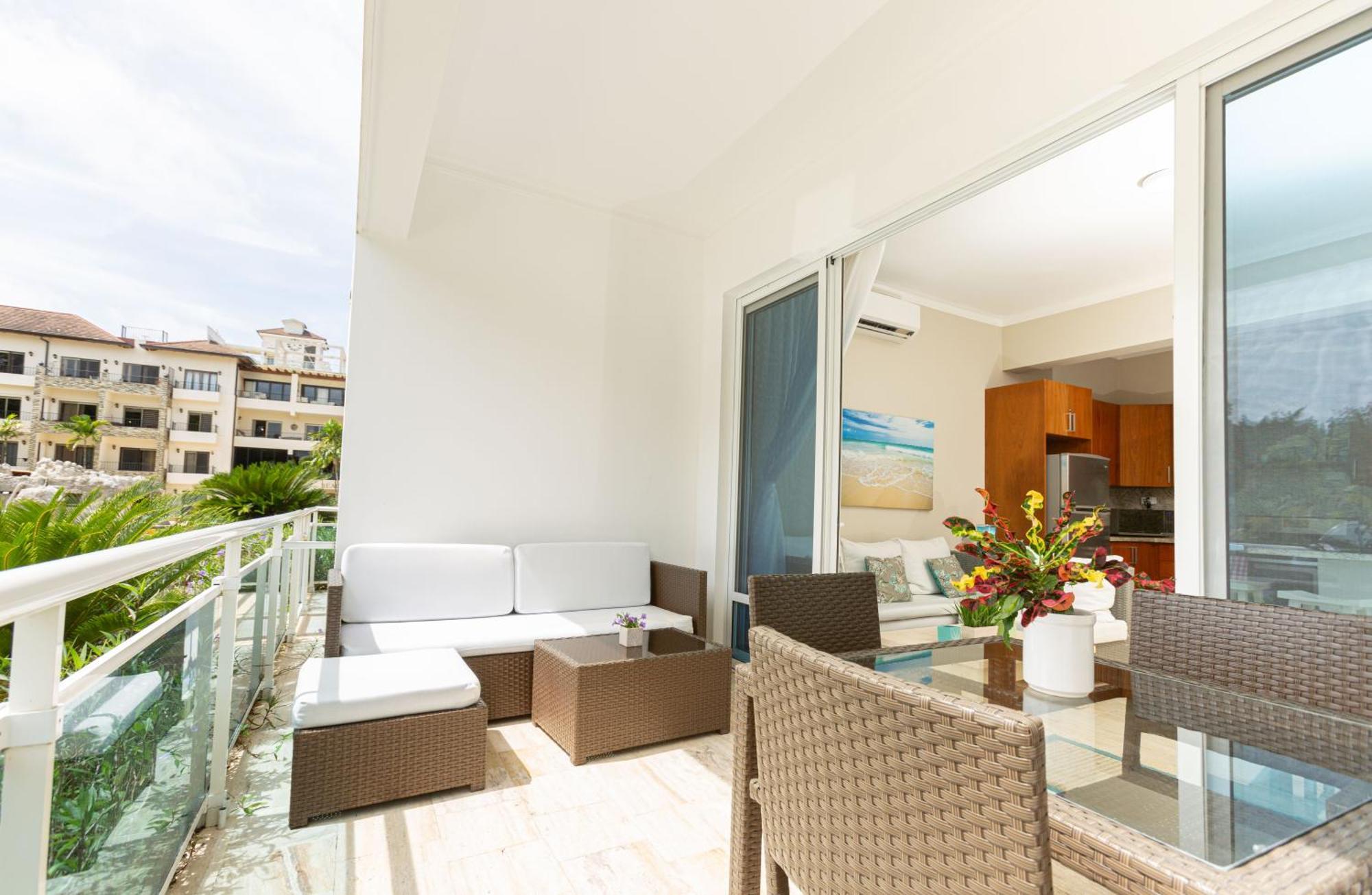 Suites At Grand Laguna Beach By Calisto Stays Сосуа Экстерьер фото