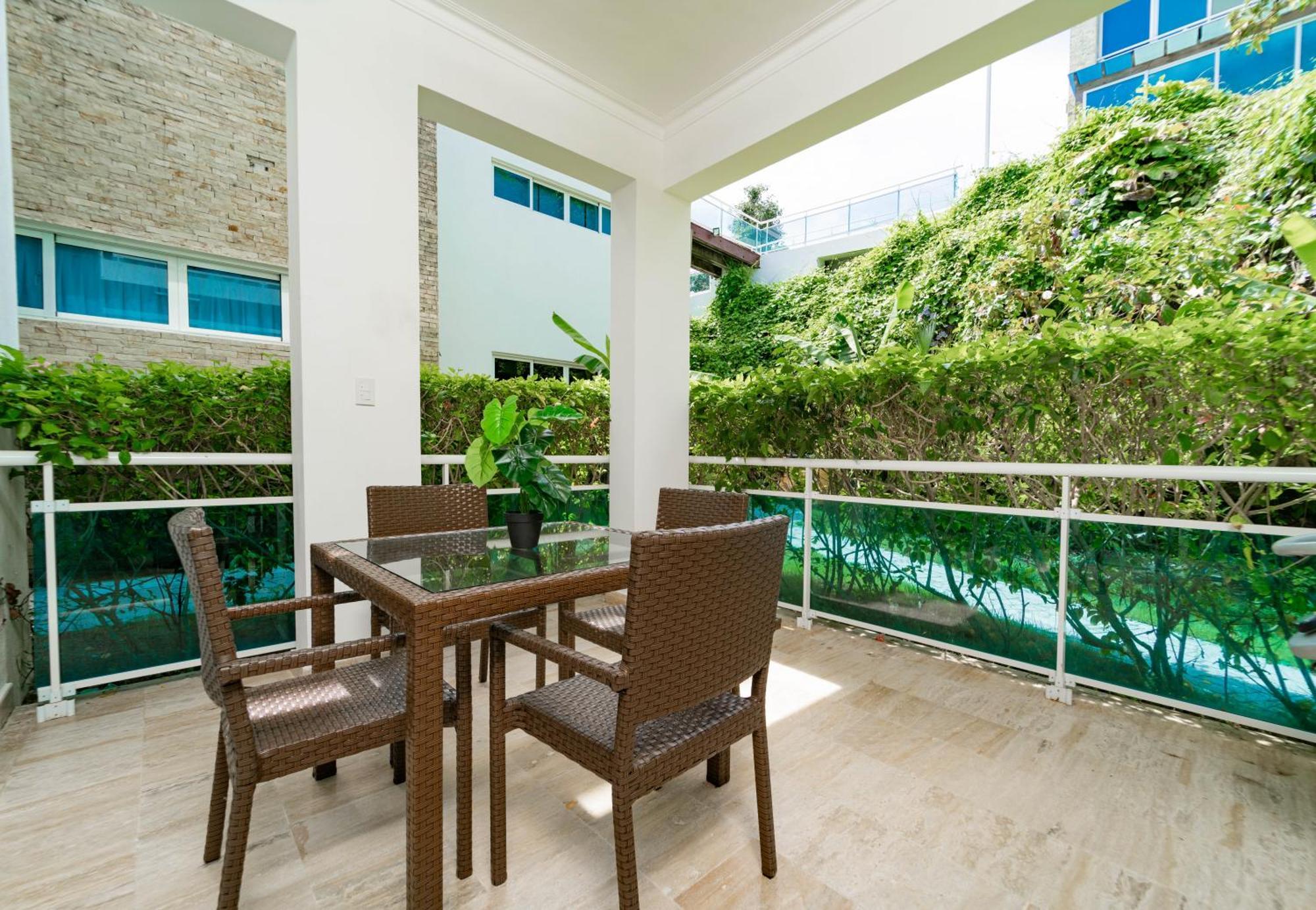 Suites At Grand Laguna Beach By Calisto Stays Сосуа Экстерьер фото
